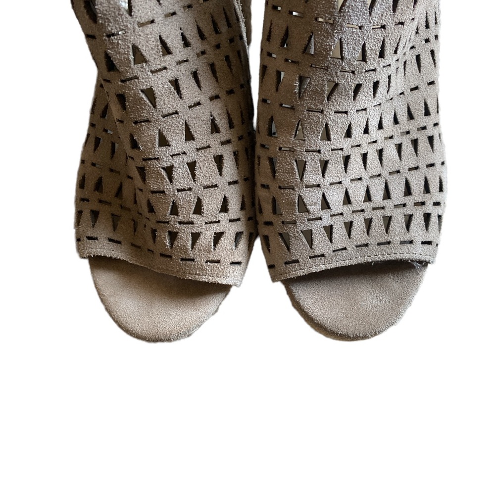 Marc Fisher Helina Platform Peep-Toe Wedge Sandals Taupe Women’s Size 9 - Picture 7 of 9